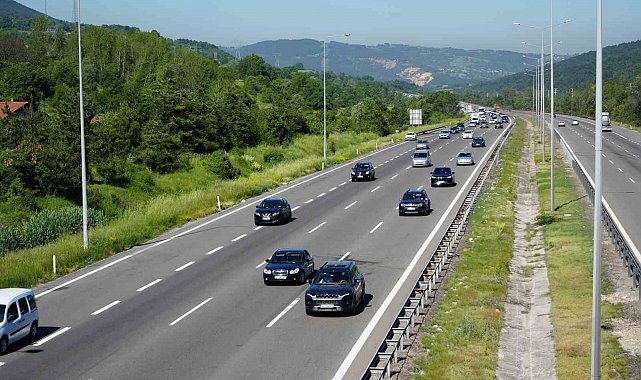 TEM Otoyolu'nda bayram yoğunluğu