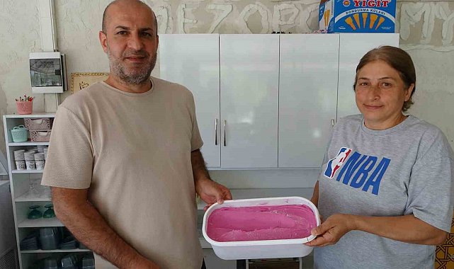 Tescilli Mor Reyhan bu kez dondurma oldu