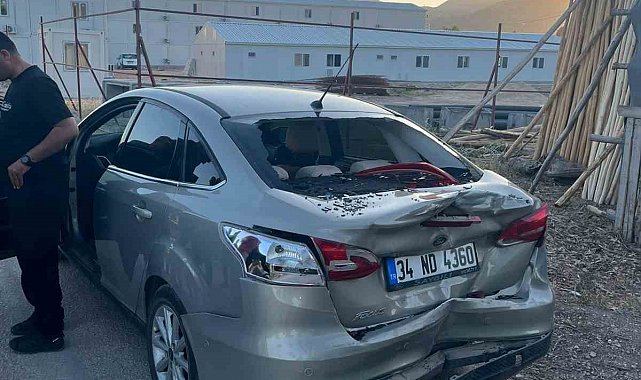 Tır ile otomobil çarpıştı: 2 yaralı