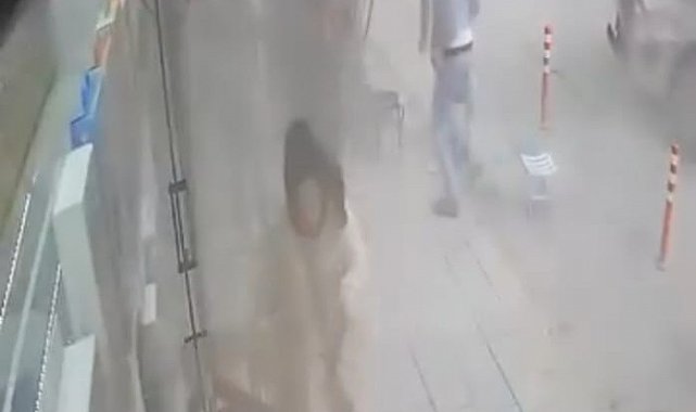 Tır lastiği patladı, vatandaşlar korku dolu anlar yaşadı