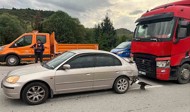 Tır otomobile arkadan çarptı, 2'i çocuk 3 kişi yaralandı