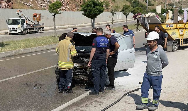 Tokat'ta otomobil elektrik direğine çarpıp karşı şeride geçti: 3 yaralı