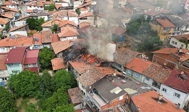 Tokat'ta yanan ev havadan görüntülendi