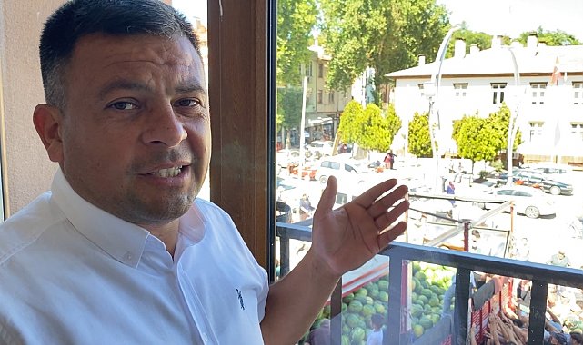 Tokatlı üreticiden halka ikram karpuzlar yarım saatte bitti