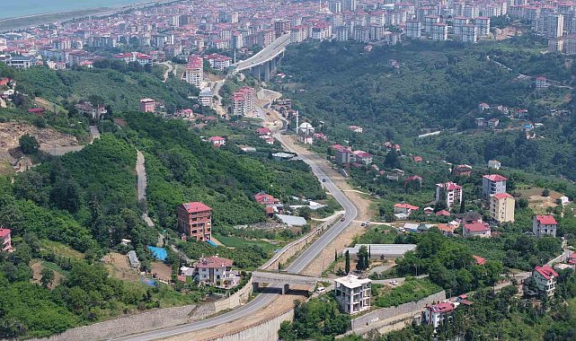Trabzon'da 13 yıldır bitmeyen yol tepki çekiyor