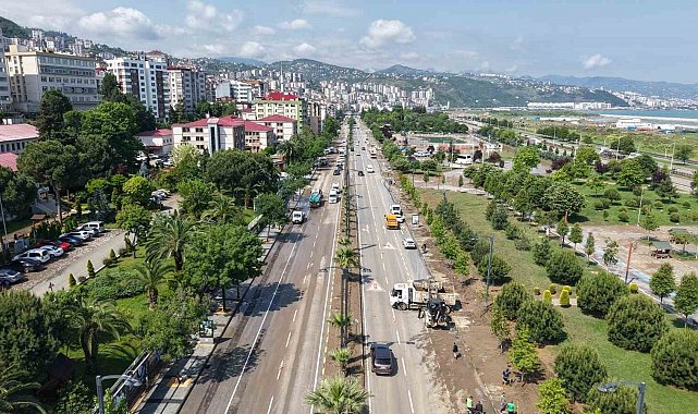 Trabzon'da devlet eski sahil yolu büyük ölçüde sel suları ve çamurdan temizlendi