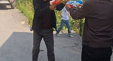 Trabzon'da gülümseten anlar: Amcaların su savaşı