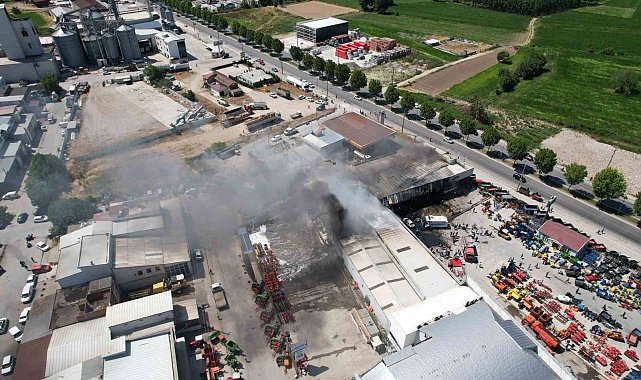 Traktör bayisinin deposundaki yangın havadan görüntülendi