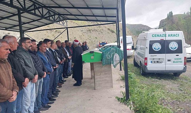 Traktör kazasında ölü bulunan çift son yolculuğuna uğurlandı