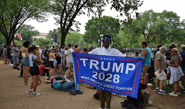 Trump'tan ABD ordusuna övgü, protestoculara gözdağı