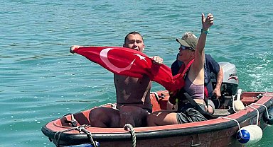 Tuna Tunca, Manş Denizi'ni yüzerek geçen otizmli ilk Türk sporcu oldu