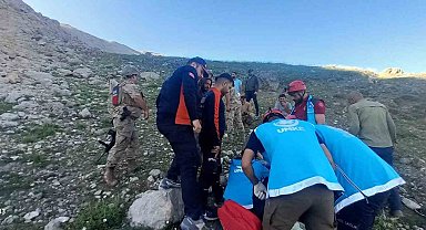 Tunceli'de dağlık alanda düşerek yaralanan çoban, ekipler tarafından kurtarıldı