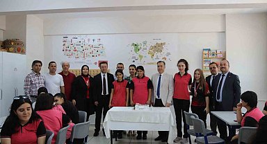 Turgutlu'da 33 bin 776 öğrenci karne heyecanı yaşadı