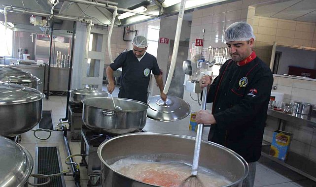 Turgutlu'da 'Sizden gelen bağışlarla aş olalım sofralara' kampanyası devam ediyor