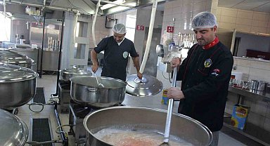 Turgutlu'da 'Sizden gelen bağışlarla aş olalım sofralara' kampanyası devam ediyor