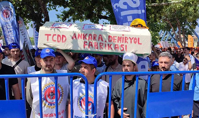 TÜRK-İŞ, bağlı olduğu sendikalarla birlikte Maliye Bakanlığına yürüdü