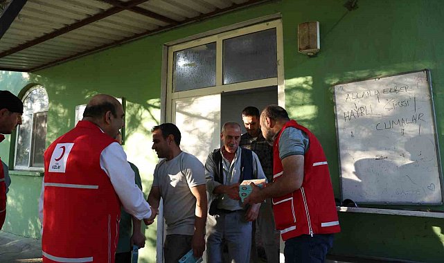 Türk Kızılay yurt içinde ve 22 ülkede kurban kesimlerine başladı