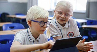 Türk Telekom'un 'TahtApp' uygulaması ile az gören çocuklar sınıflarda engelleri aşıyor