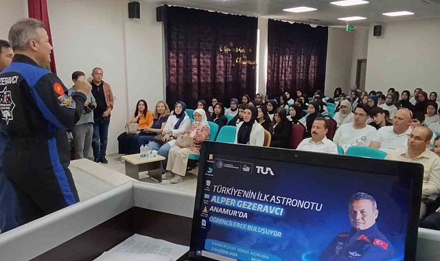 Türkiye'nin ilk astronotu Alper Gezeravcı, Anamur'da öğrencilerle buluştu