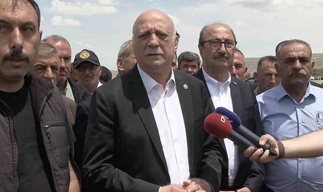 TZOB Genel Başkanı Bayraktar, Çankırı'da kuraklıktan etkilenen tarlaları inceledi