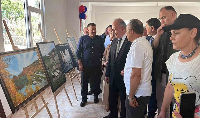 Ulubey'de 'Anlamlı Renkler' resim sergisi açıldı