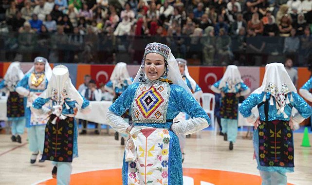 Ümraniye'de halk oyunları şöleni