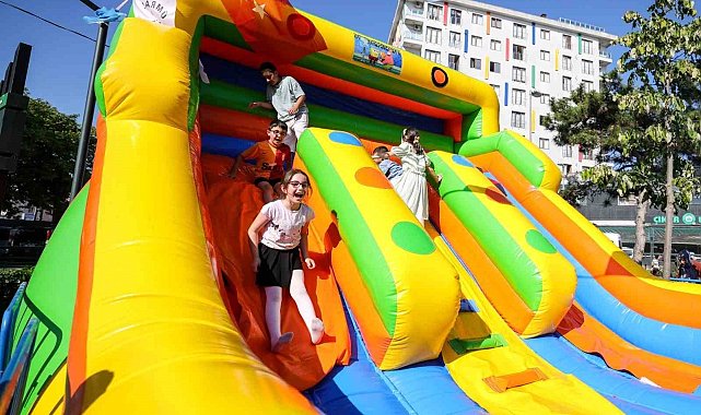 Ümraniye'nin parklarında yaz coşkusu: Çocuk festivali başladı