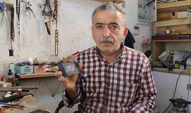 Unutulmaya yüz tutmuş kemik taraklar, işlenerek sanat eserine dönüştürülüyor