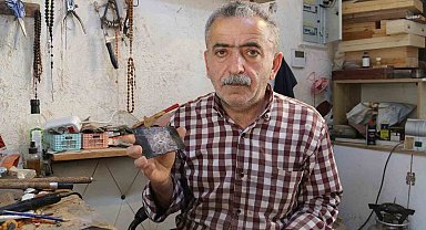 Unutulmaya yüz tutmuş kemik taraklar, işlenerek sanat eserine dönüştürülüyor