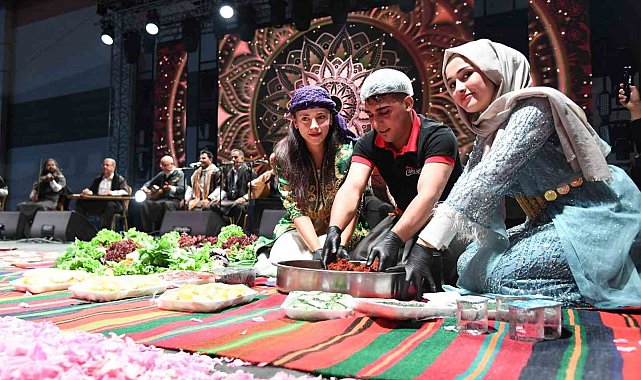 Urfa'nın siyah gülü ile Isparta'nın pembe gülü buluştu