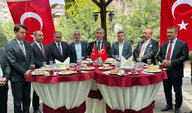 Uşak protokolü bayramlaşma töreninde buluştu