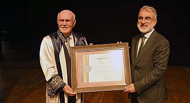 Uşak Üniversitesi, Fahri Doktora Tevdi Töreniyle mezuniyet coşkusunu taçlandırdı