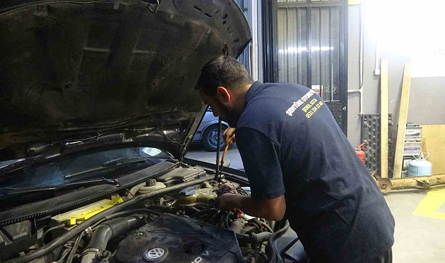 Ustalar uyardı: Yolculuk öncesi araç bakımına dikkat