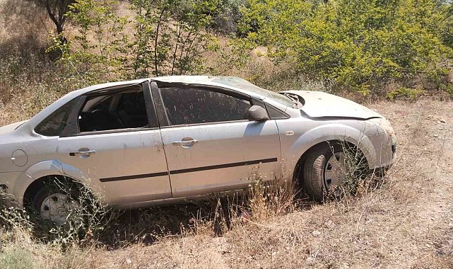 Uyuklayan sürücü eşinin ikazıyla panikleyip şarampole uçtu