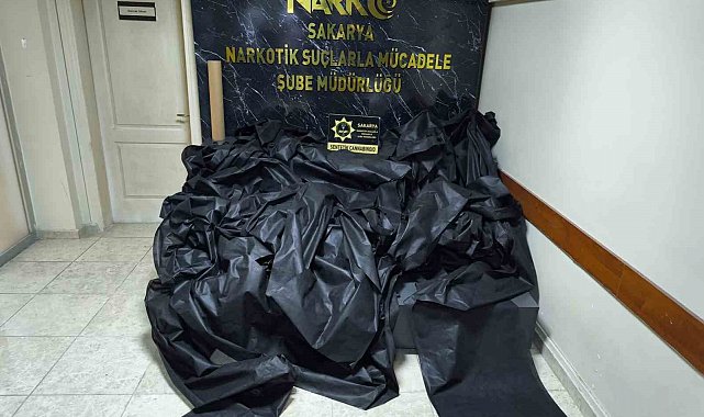 Uyuşturucu emdirilmiş kumaşları satıyorlardı, yakalandılar