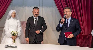 Vali Aksoy, Aile ve Sosyal Hizmetler İl Müdürü Bayrak'ın nikah şahidi oldu