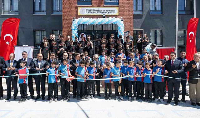 Vali Aksoy, Eskişehir Anadolu İmam Hatip Lisesi'nin açılış törenine katıldı