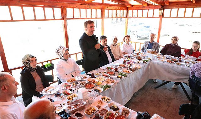 Vali Aydoğdu, Hünerli Eller Kadın Kooperatifi Kahvaltı Salonu'nda basın mensuplarıyla buluştu