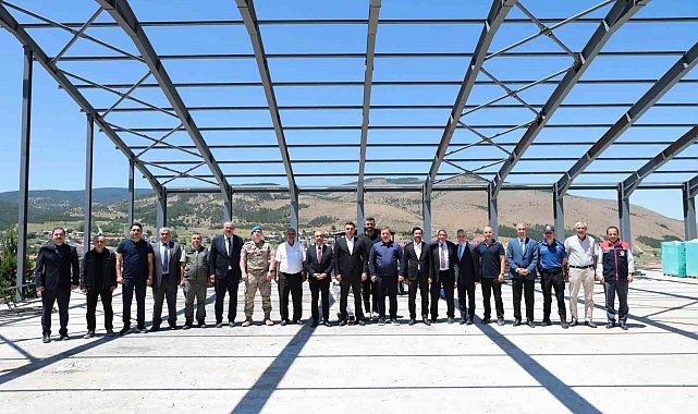 Vali Aydoğdu, Refahiye'de "Çok Amaçlı Salon" inşaatını inceledi