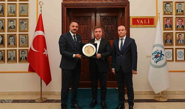 Vali Aydoğdu'ya "Fahri Hemşehrilik Beratı" verildi