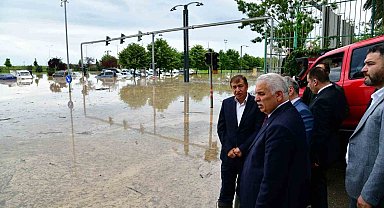 Vali Aziz Yıldırım: "Bir kaybımız var inşallah canlı olarak ulaşırız"