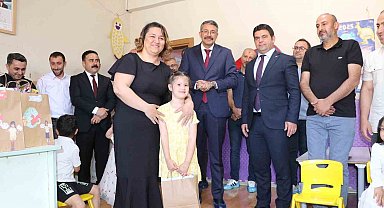 Vali Çelik, karne heyecanına ortak oldu