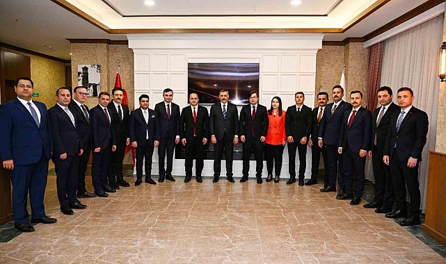 Vali Çiftçi'den kaykamam ve vali yardımcılarına veda yemeği