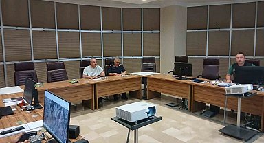 Vali Toraman Ayvacık yangınını Dardanos Yangın Yönetim Merkezinden takip etti