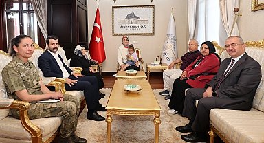 Vali Yiğitbaşı, Şehit Önder Özen'in ailesini makamında ağırladı