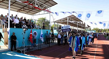 Van YYÜ'de mezuniyet coşkusu