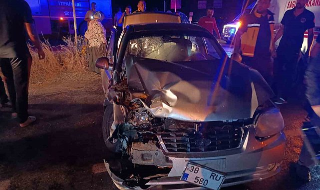 Van'da 2 otomobil çarpıştı: 9 yaralı