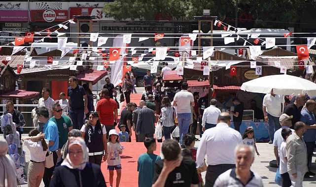 Van'da 'İşyurtları Ürün ve El Sanatları Fuarı' devam ediyor