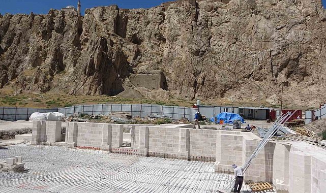 Van'da 750 yıllık cami ayağa kaldırılıyor