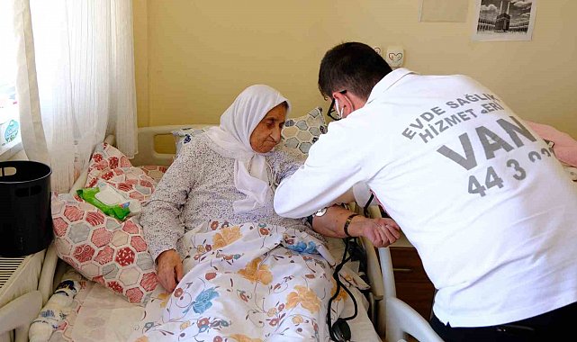 Van'da bayram öncesi huzurevi sakinlerine sağlık hizmeti